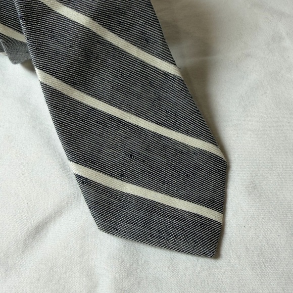 NWT N. Crew Hand Made in USA Linen Silk Blend Slim Classic Gray Striped Tie - Picture 2 of 11